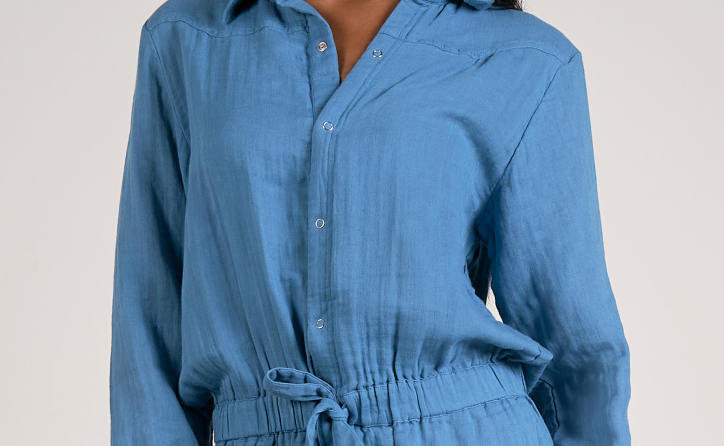 Expertly crafted from a soft blue gauze fabric, this long sleeve romper offers comfort and style. The snap button closure adds convenience and ease to your daily routine. Perfect for any occasion, this romper is a must-have addition to your wardrobe.