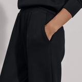 Cut to a versatile relaxed fit with pleats at the cuff to create fullness, this pant features an elasticated waistband with an internal drawcord, sipe pockets, and back welt pockets. 